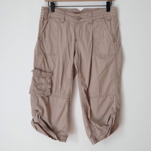 💥 EUC Calvin Klein khaki Cargo pants Capri - Picture 1 of 7